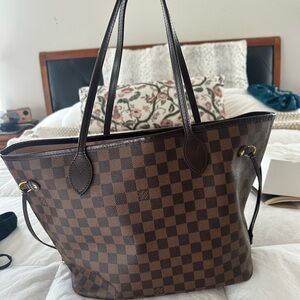 LV Damier Neverfull MM with pink interior and pouch. Dust bag, box included.